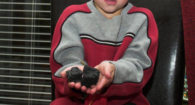 Por que crianças más recebem carvão no Natal?