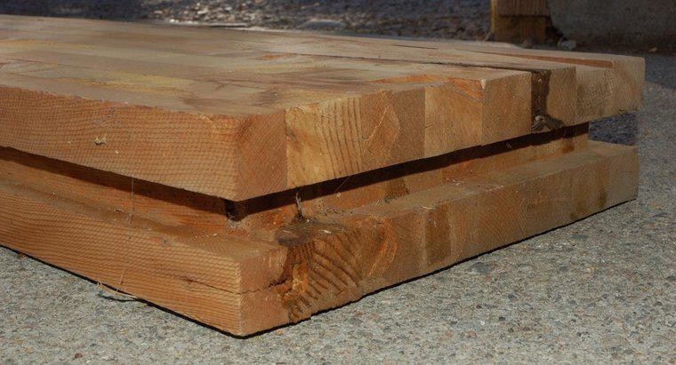 Quanto a Lowes cobra por peças de madeira serrada 2x4?