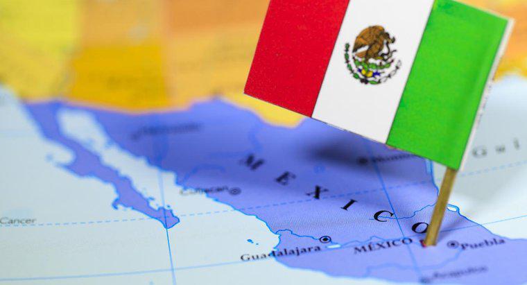 Quais países compartilham uma fronteira com o México?