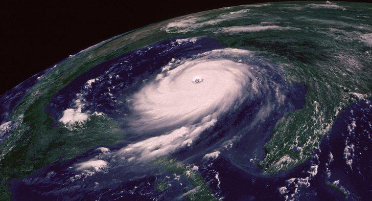 Que caminho tomou o furacão Katrina?