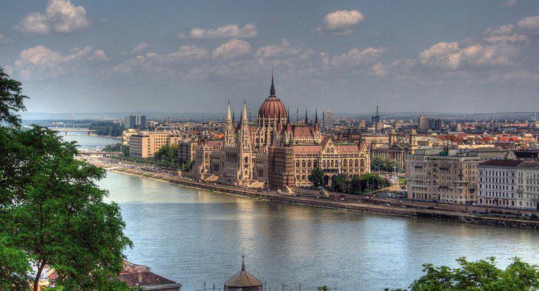 Através de quais países corre o rio Danúbio?