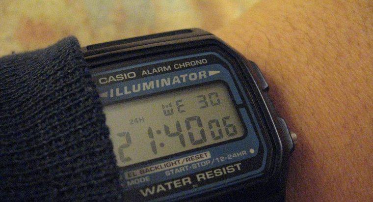 Como você define a hora em um relógio iluminador Casio?