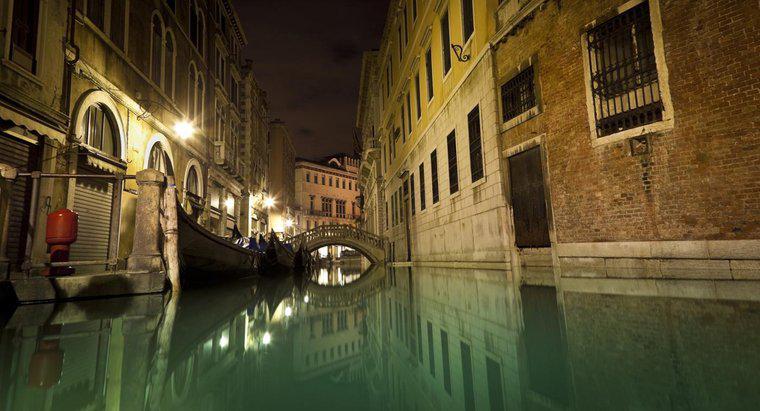 Qual a profundidade dos canais de Veneza, Itália?