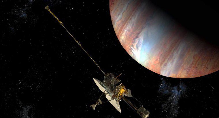 Quanto tempo leva para Júpiter completar uma revolução em torno do Sol?