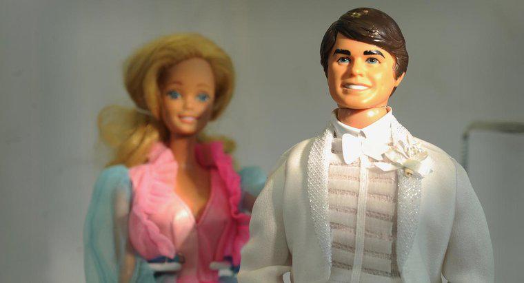 Qual é o sobrenome do namorado da Barbie, Ken?