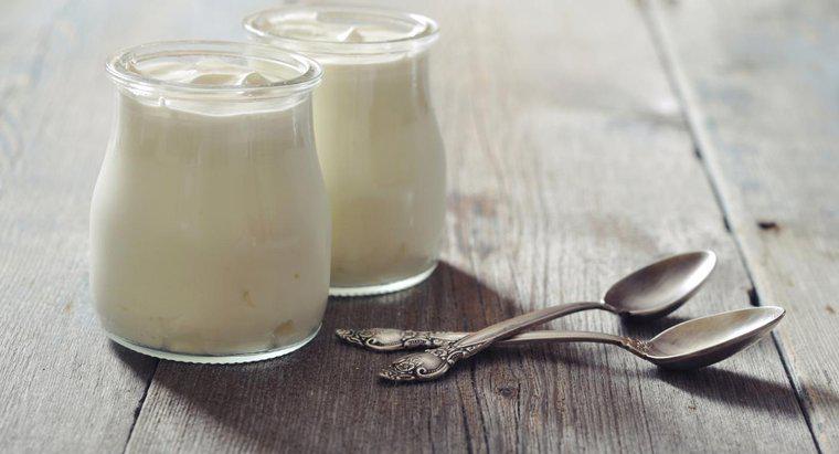 Quais são algumas marcas de iogurte com baixo teor de gordura e baixo teor de açúcar?