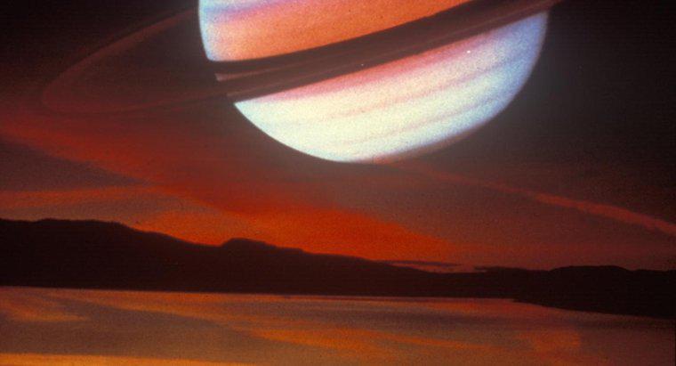 Qual é a cor de Saturno?