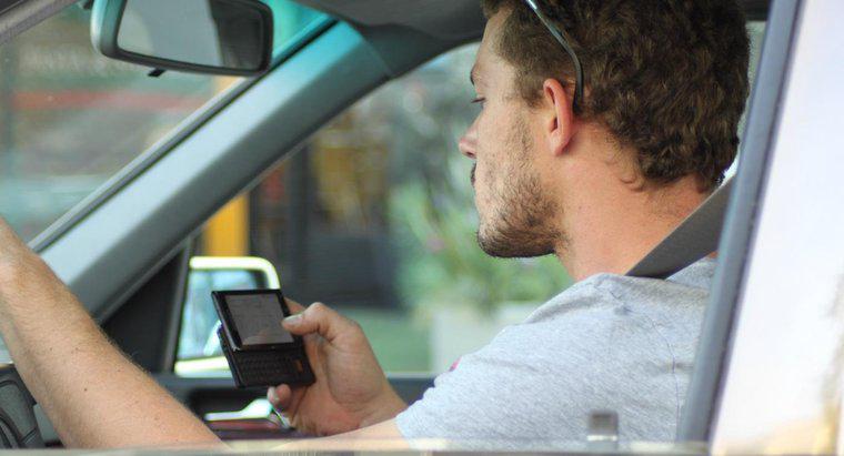 Quais são os prós e contras de enviar mensagens de texto enquanto dirige?