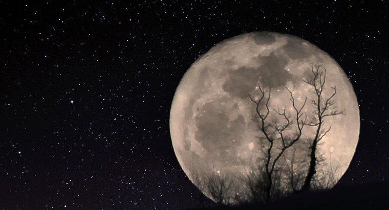 Por que o mesmo lado da Lua está sempre voltado para a Terra?