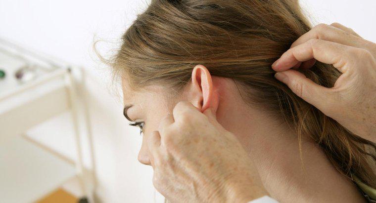 O que é um cisto atrás da orelha?