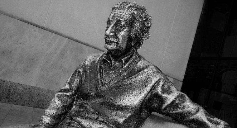 O que Albert Einstein contribuiu para o mundo?