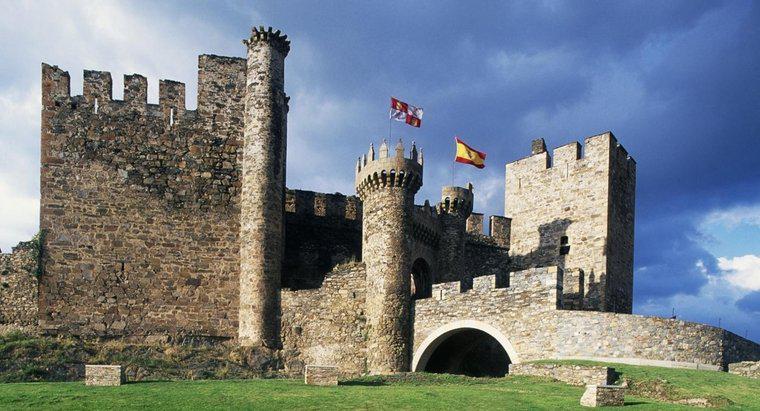 Quem viveu em castelos na Idade Média?