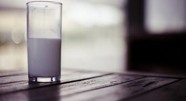 Por quanto tempo o leite pode ficar de fora antes de estragar?