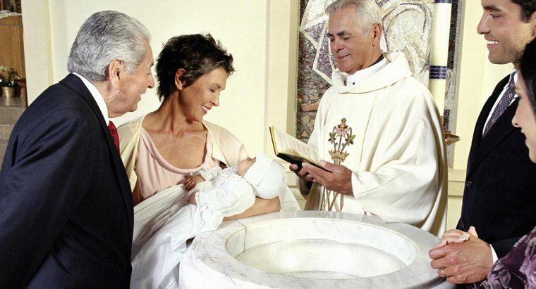 O que acontece na cerimônia de batismo?