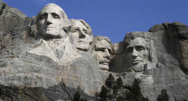 Qual o tamanho dos rostos no Monte Rushmore?