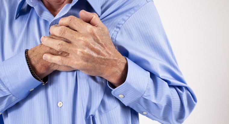 A dor torácica e nas costas simultâneas indicam um ataque cardíaco?