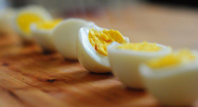 Qual é a vida útil de um ovo cozido não refrigerado?
