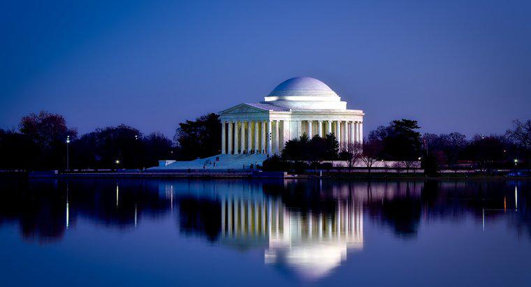 Que informações estão em um guia de viagens de Washington, D.C.?
