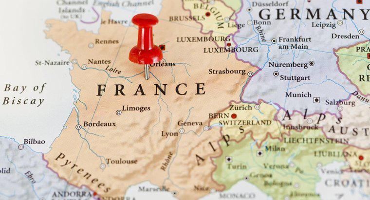 Qual é a localização relativa da França?