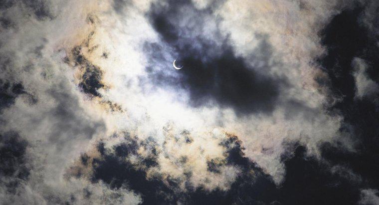 Qual é a diferença entre um eclipse solar e lunar?