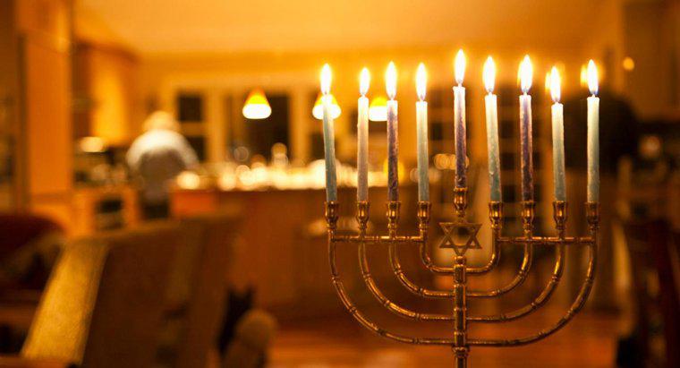 Quais são alguns exemplos de presentes de Hanukkah?
