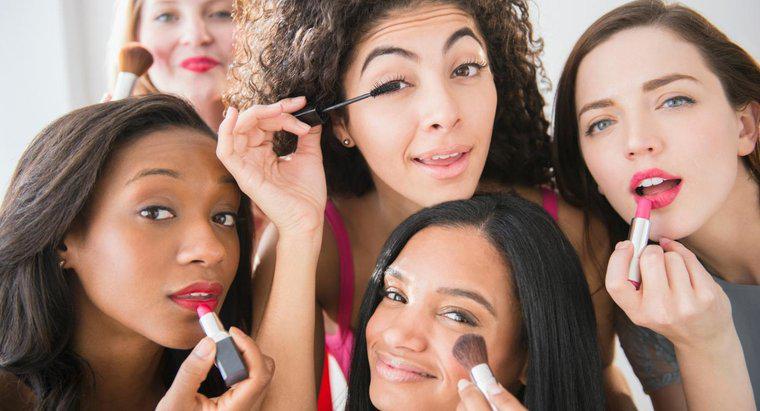 Quais são algumas marcas de maquiagem recomendadas por dermatologistas?