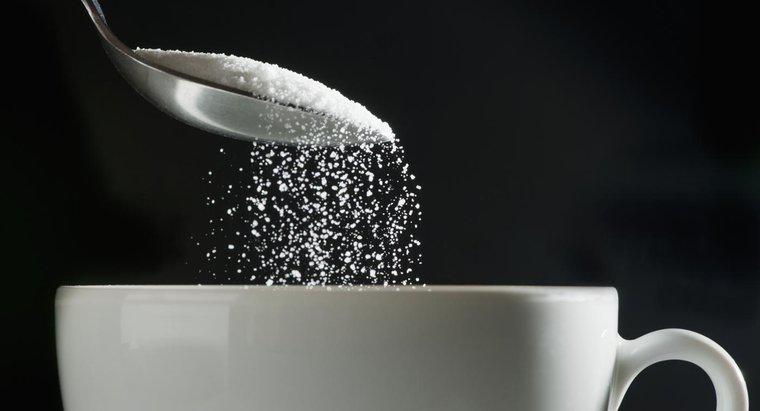 Quantas gramas tem uma colher de chá de açúcar?
