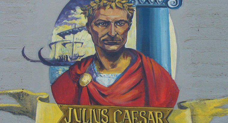 Em "Júlio César", por que Calpurnia quer que César fique em casa?