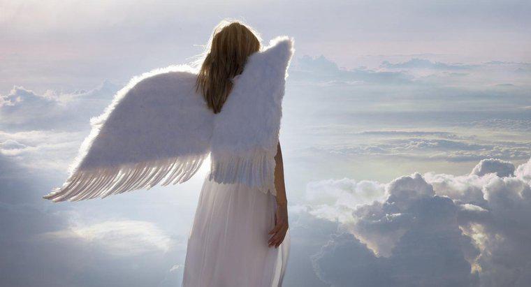 Qual é a diferença entre anjos e arcanjos?