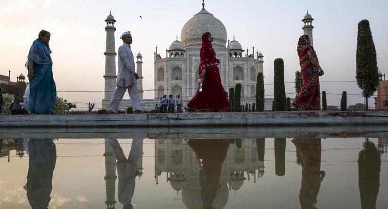 Por que as pessoas visitam o Taj Mahal?