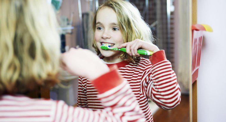 Qual é a maneira correta de escovar os dentes?
