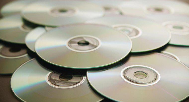 Qual é a capacidade máxima de armazenamento de um DVD?