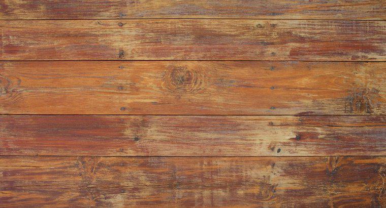 Como você limpa pisos de madeira não vedados?