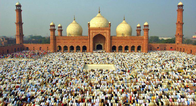 Como os muçulmanos comemoram o Eid-Ul-Fitr?