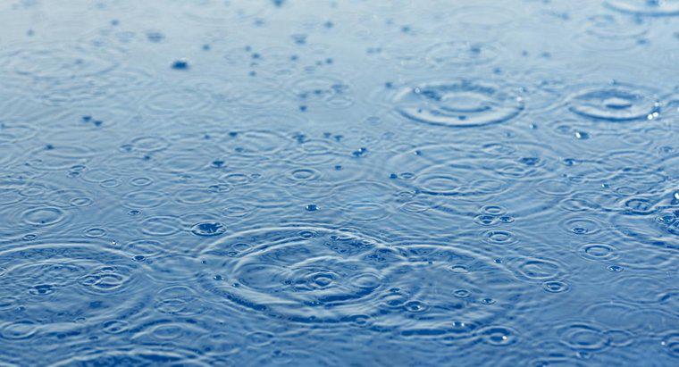 Por que a água da chuva é naturalmente ácida?