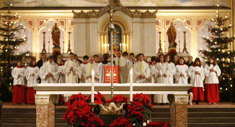 Como os católicos romanos comemoram o Natal?