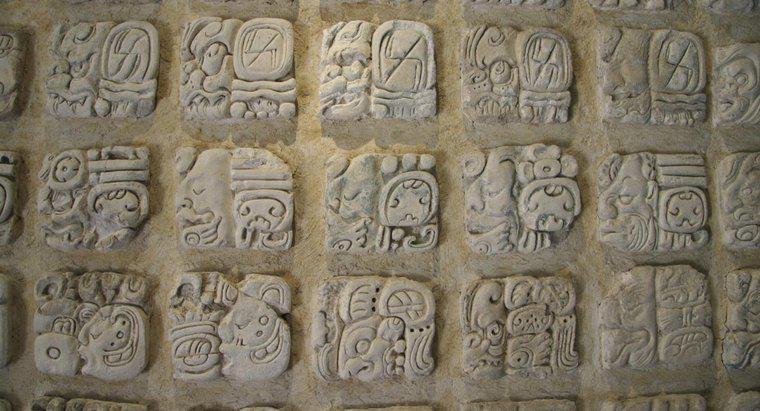 Quais foram as três principais conquistas da civilização maia?