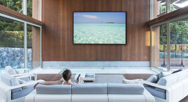 Qual é a diferença entre uma TV inteligente e uma TV normal?