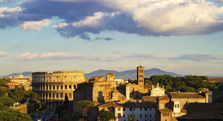 Quais as vantagens geográficas naturais da cidade de Roma?