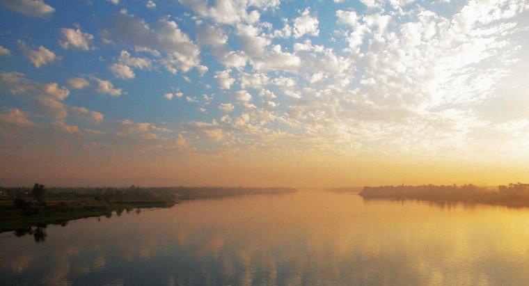 Por que o rio Nilo era tão importante para os egípcios?