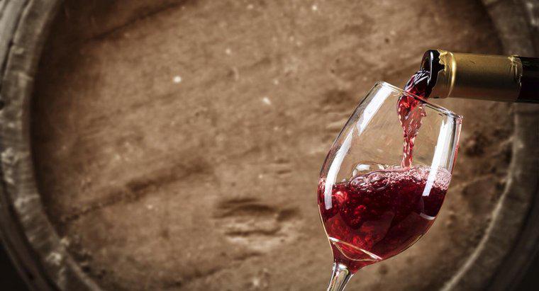Como é chamado o sedimento do vinho?