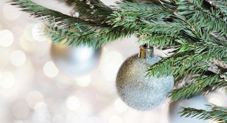 O que significa uma árvore de Natal invertida?