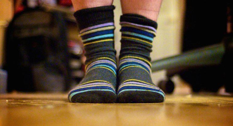 Qual é o tamanho das meias apropriadas para um menino de 10 anos?