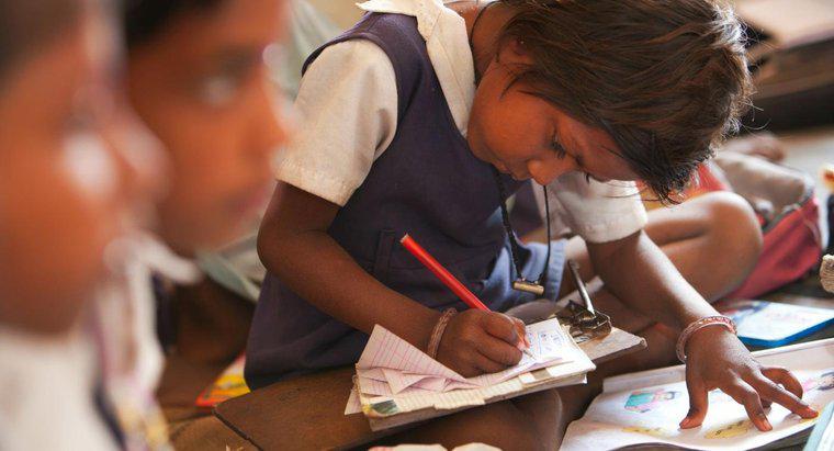Como você melhora o sistema educacional na Índia?