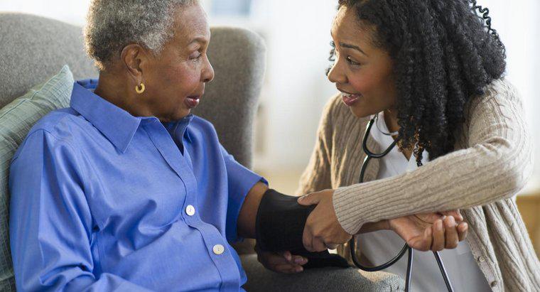 O que é uma pressão arterial normal para uma mulher de 67 anos?