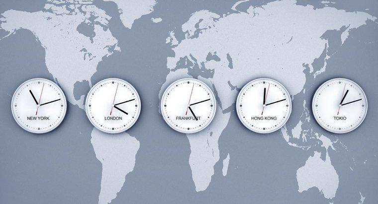 Qual é a diferença de horário entre GMT e EST?