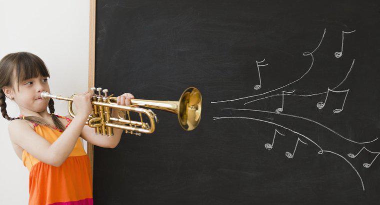 Como uma trombeta produz som?