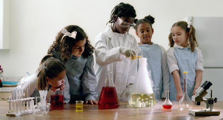 Quais são alguns bons experimentos de química para crianças?