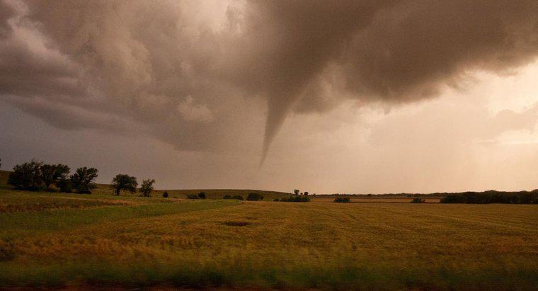 Quando é a temporada de tornado no Kansas?