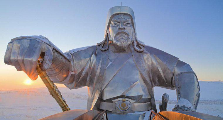 Quão alto era Genghis Khan?